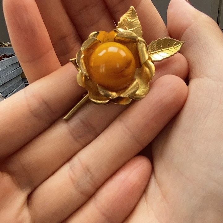 琥珀裸石合金23胸针