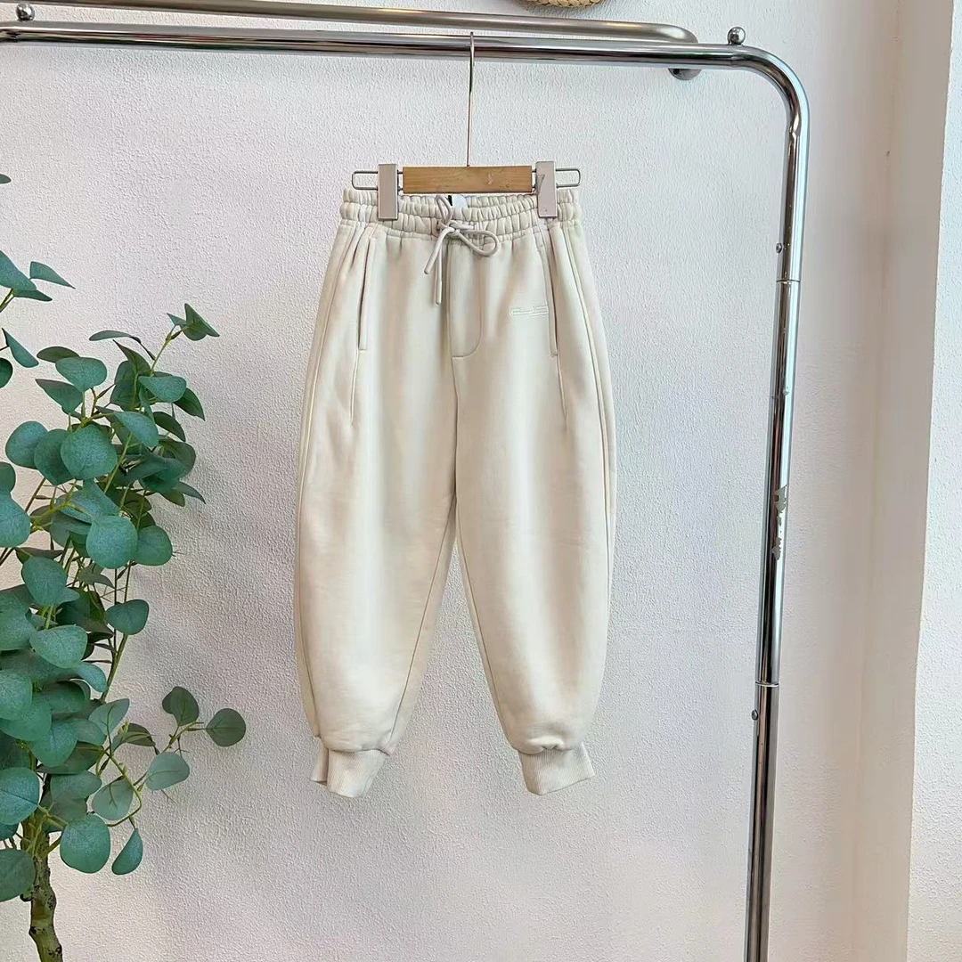 0556由白灰微瑕针织长裤