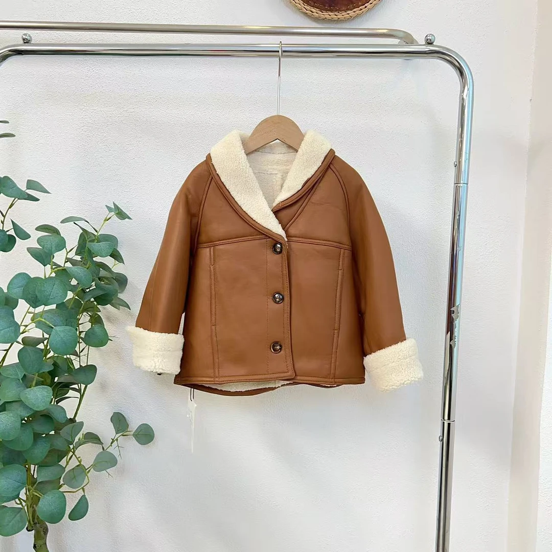 8040由驼色短款外套