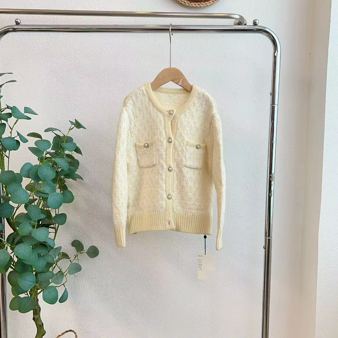 8340诺米白微瑕毛衫