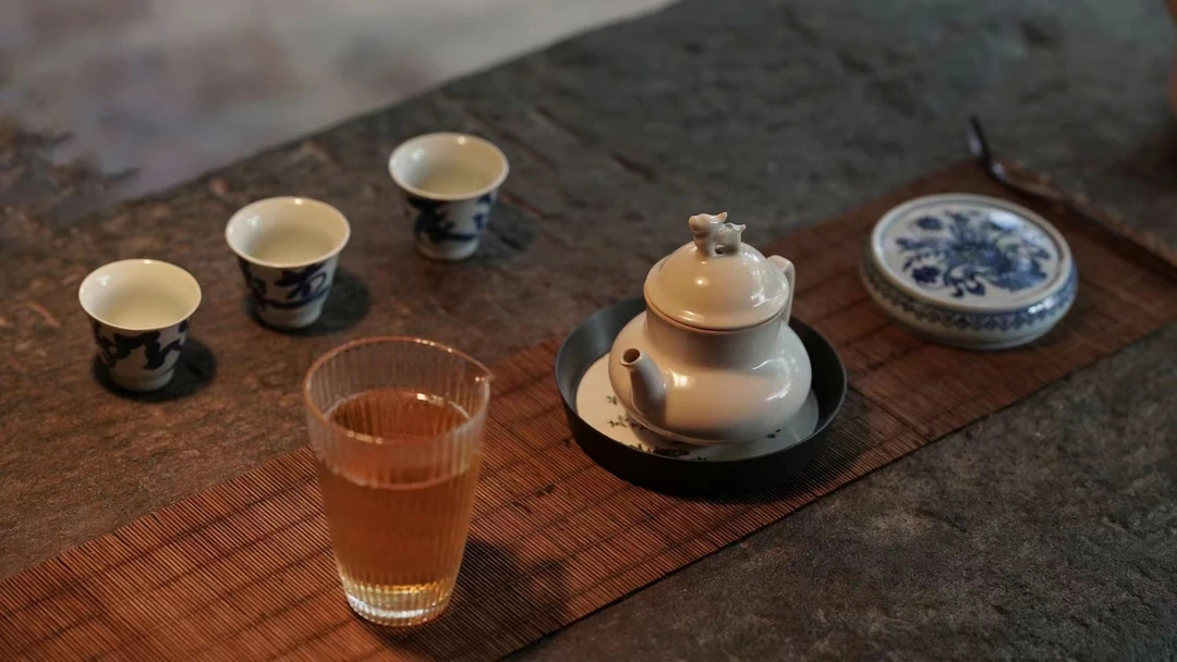 2015布朗山古树357克普洱茶代拍