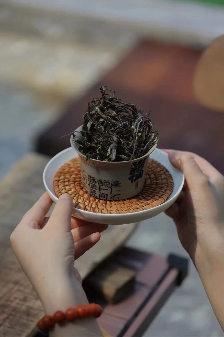 2025年曼松200克普洱茶生普