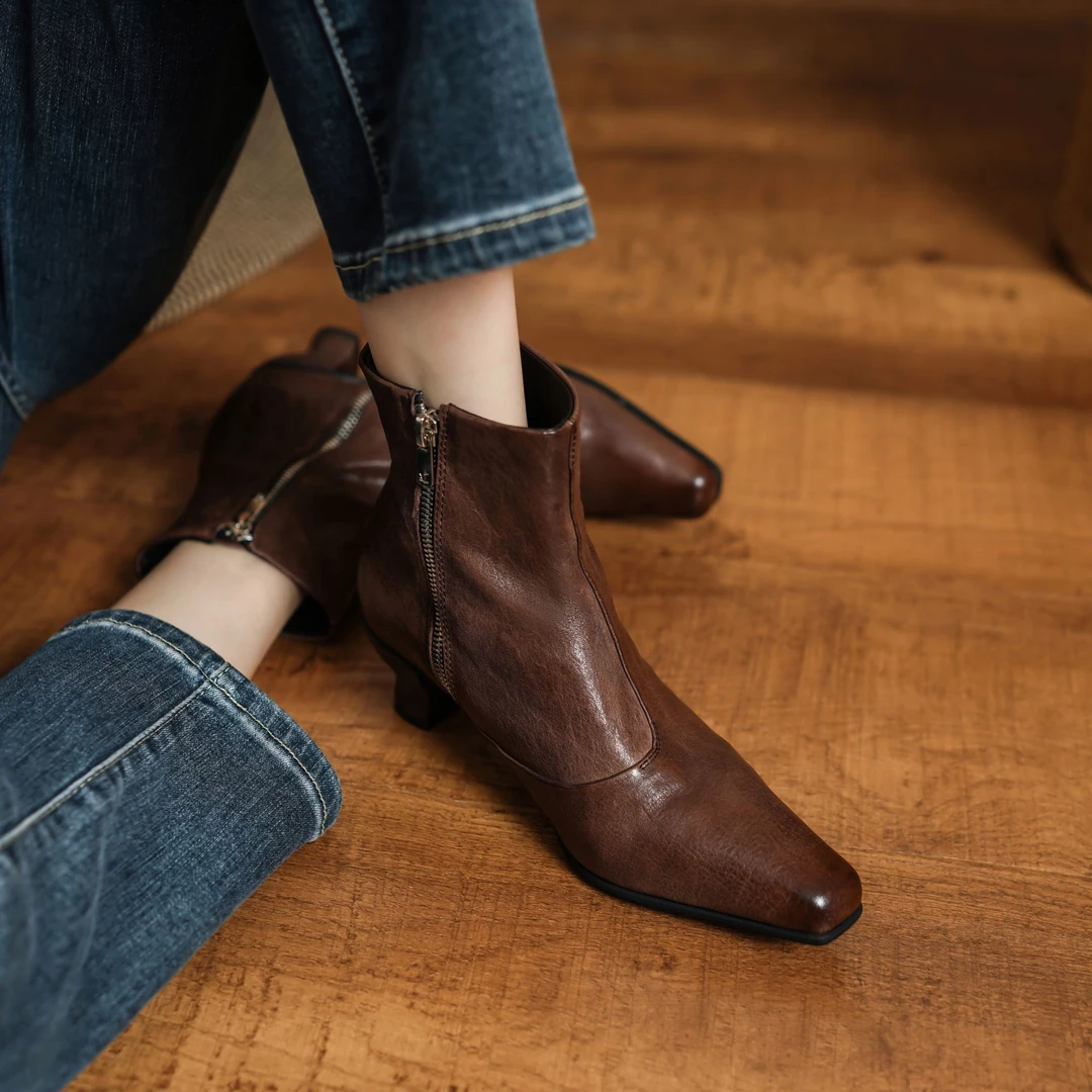 【李李夫妇】2025年春冬季复古真皮方头短靴粗跟瘦瘦靴时尚百搭女靴