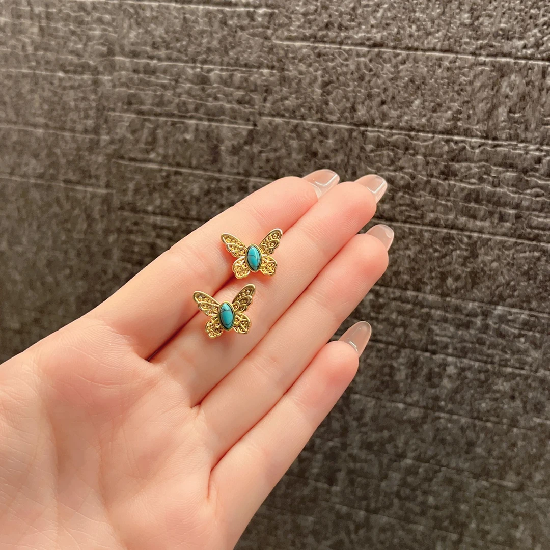 铜合金耳饰 经典轻奢百搭时尚设计感女耳钉F2237