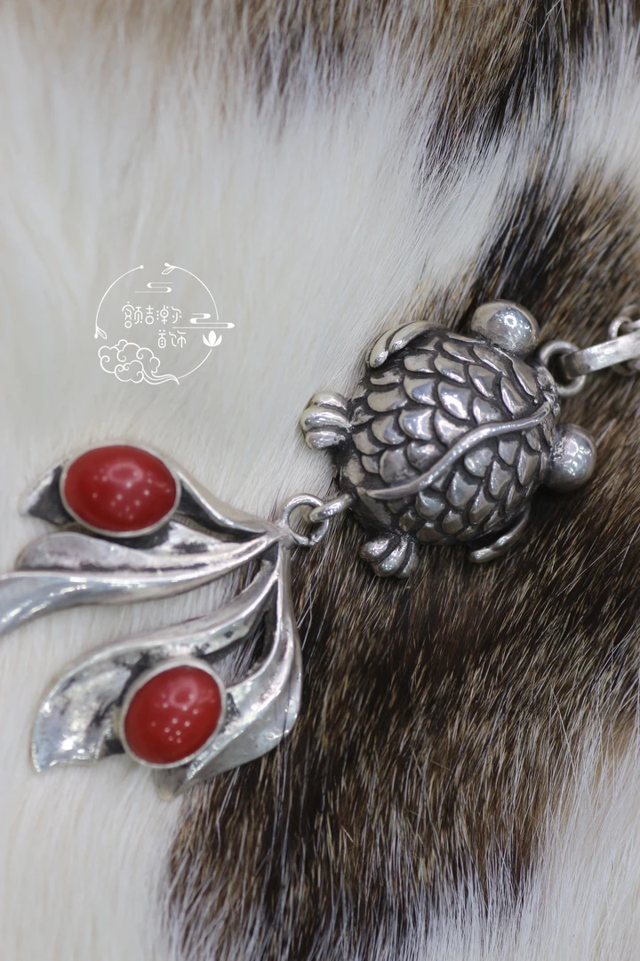 坠链均足银 卡卡旭日小鱼手工纯银吊坠项链990