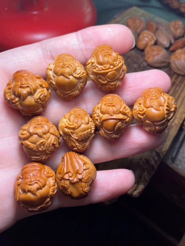 苏工-丁方核雕2.2水晶核八宝财神手串