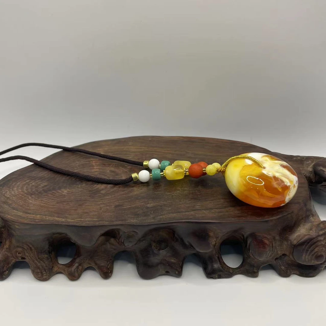 412百搭款白花蜜蜜蜡平安扣项链