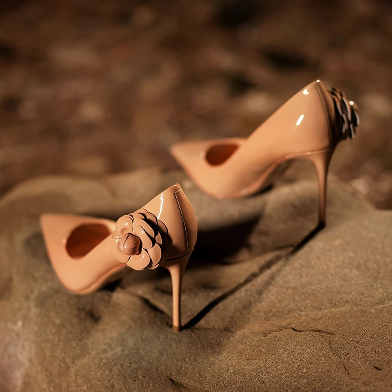 独女黑色真皮高跟鞋女2025年新款气质细跟尖头浅口名媛山茶花单鞋