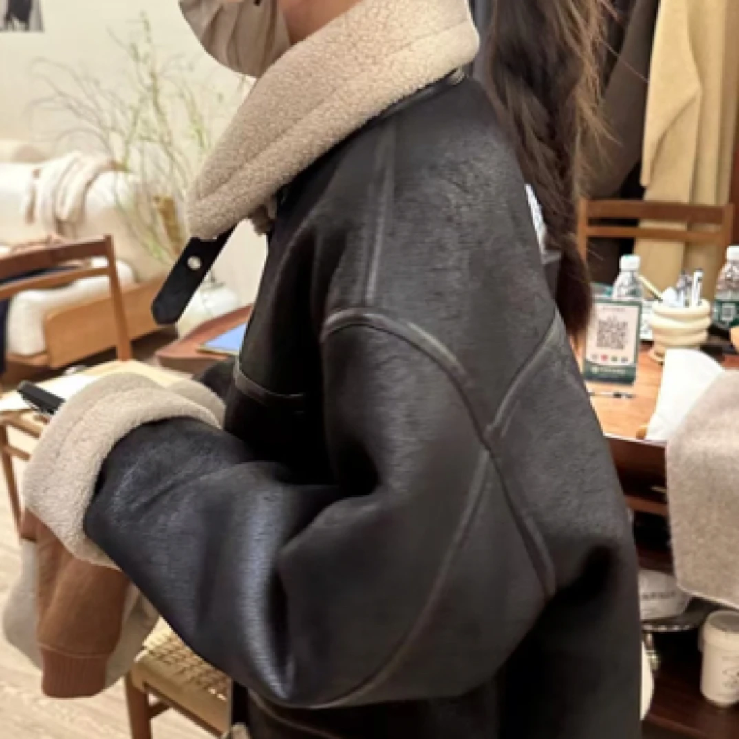 她家现货韩版经典复古休闲时尚宽松保暖皮毛一体机车外套