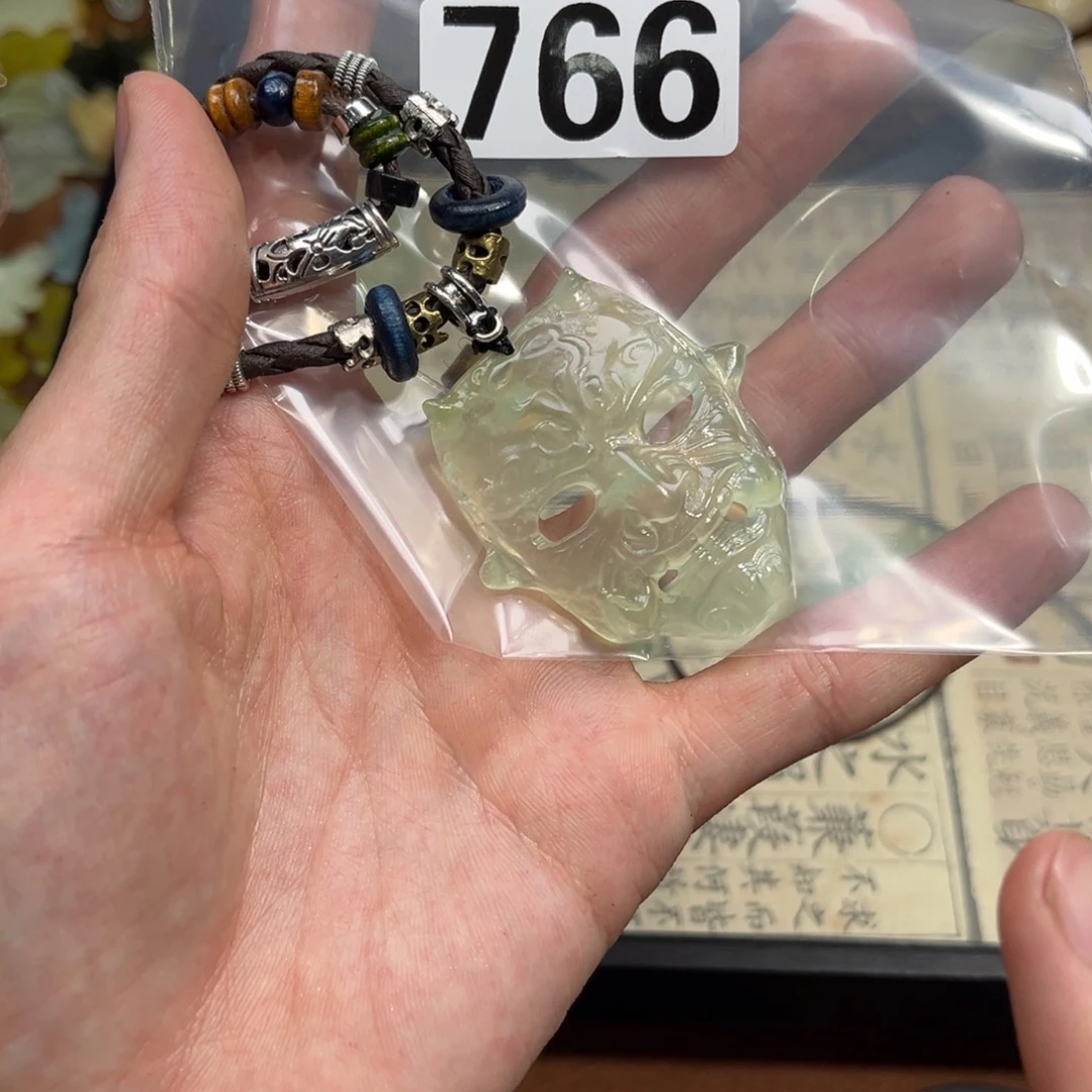 蛇纹石玉颈饰合金