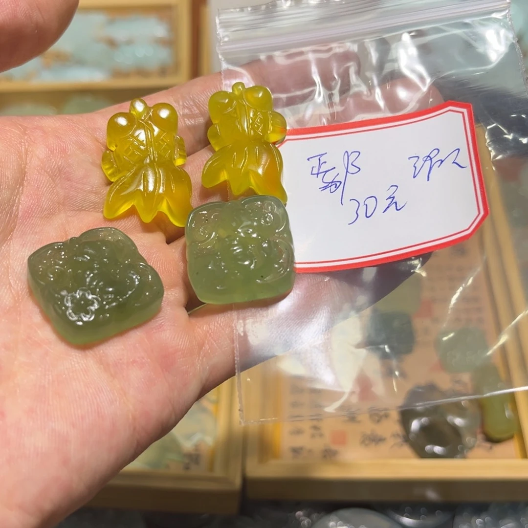 蛇纹石玉颈饰未镶嵌?***?