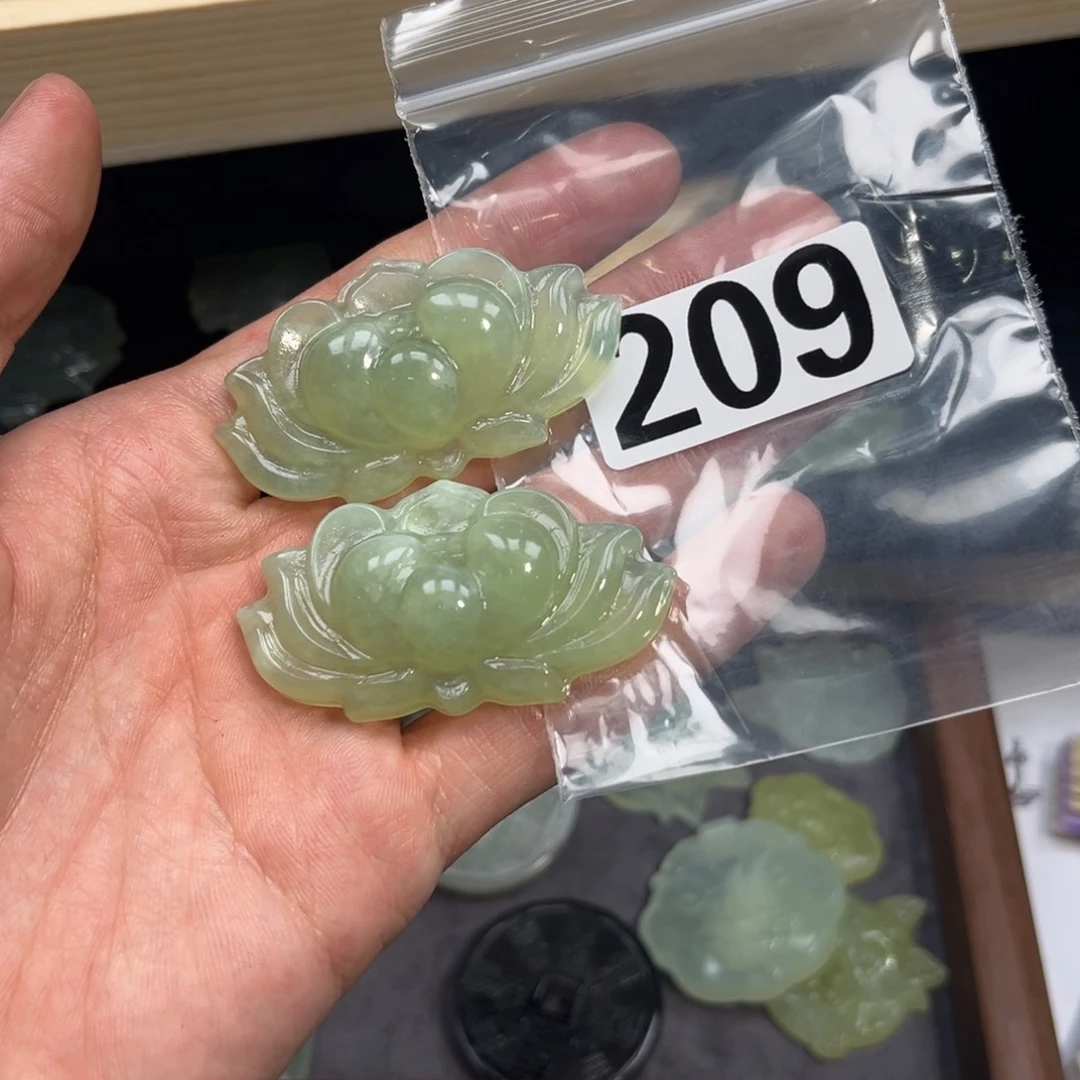 蛇纹石玉颈饰合金