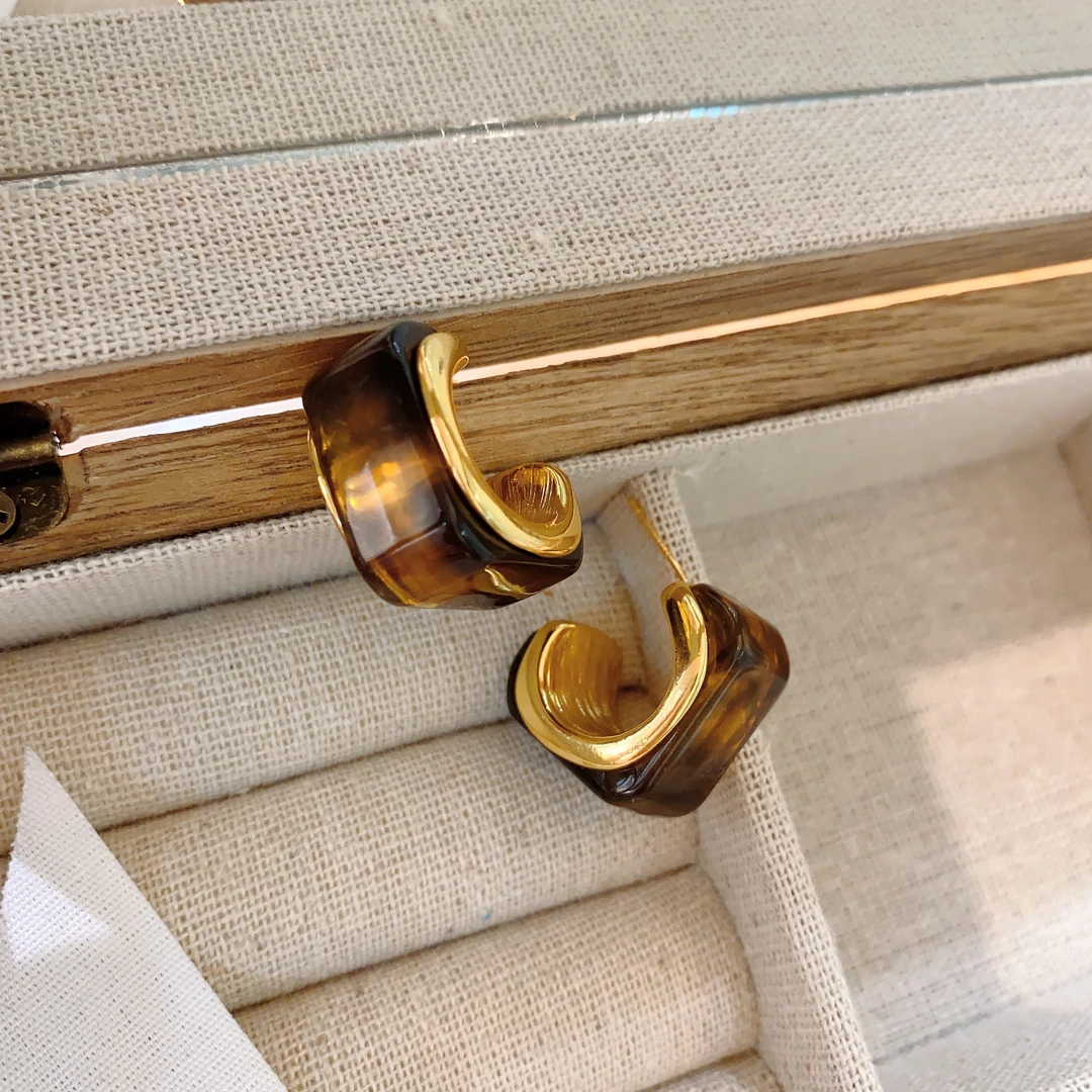 铜合金耳饰 T.Q【字母C耳圈】秋冬新品美拉德方形耳环