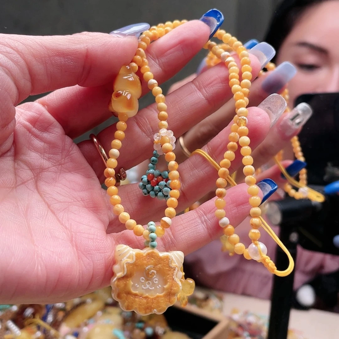 【闪购商品】琥珀颈饰未镶嵌