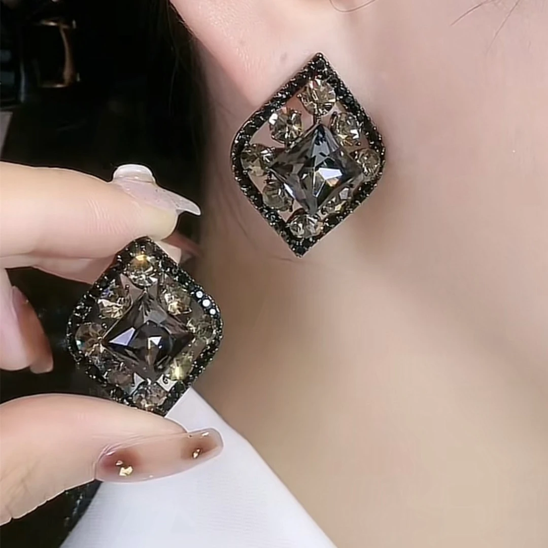 合金耳饰 气质黑色菱形水晶耳环新款网红时尚设计高级感
