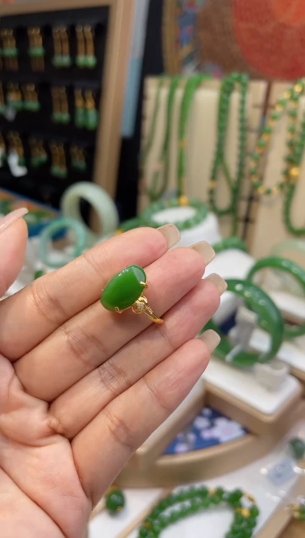 【闪购商品】和田玉戒指18K金镶嵌蛋面