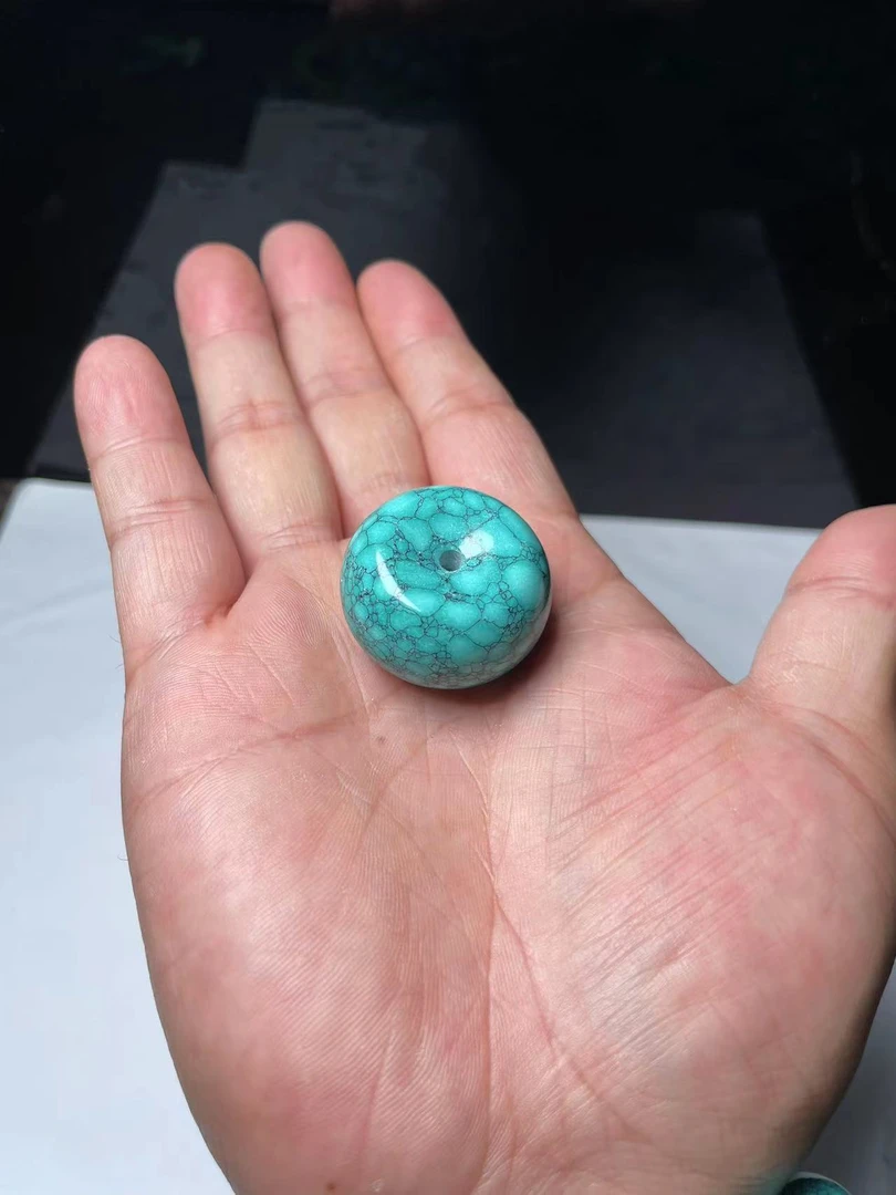 【人工处理】湖北绿松石低价处理绿松石30面包扣