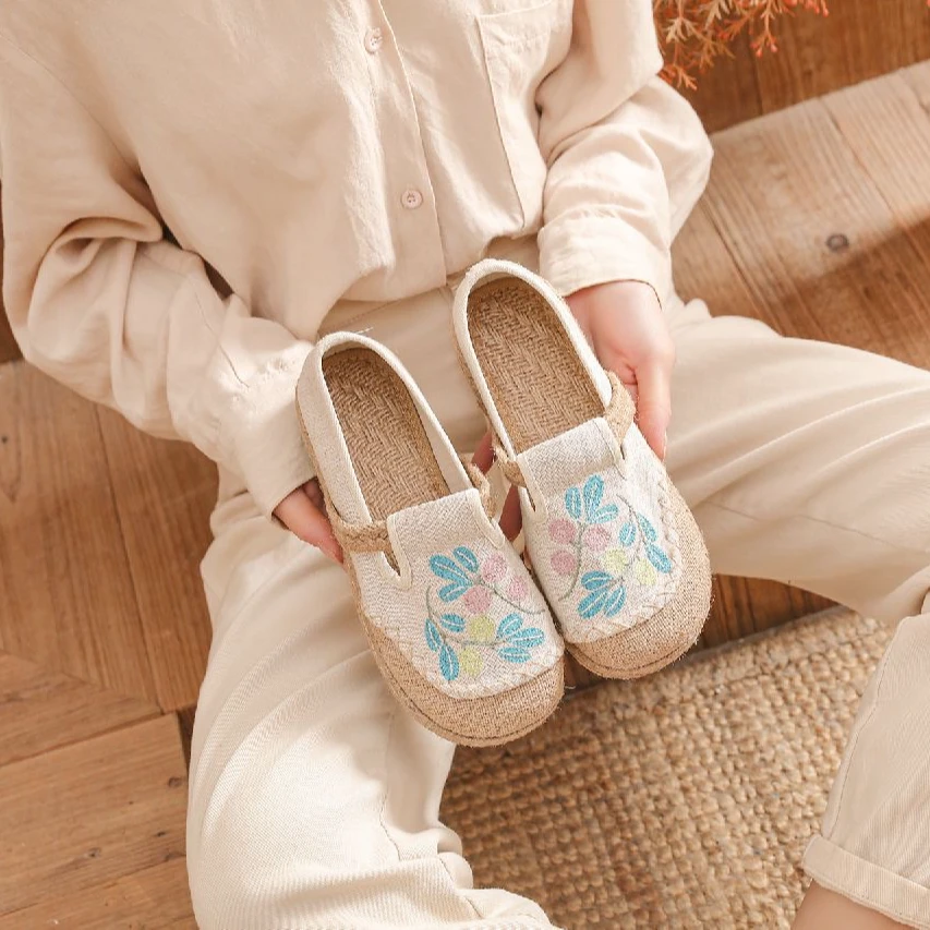 2024年春款绣花鞋浅口汉服鞋透气单鞋休闲软底老北京布鞋女鞋DX56