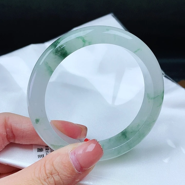 翡翠手镯未镶嵌57圈