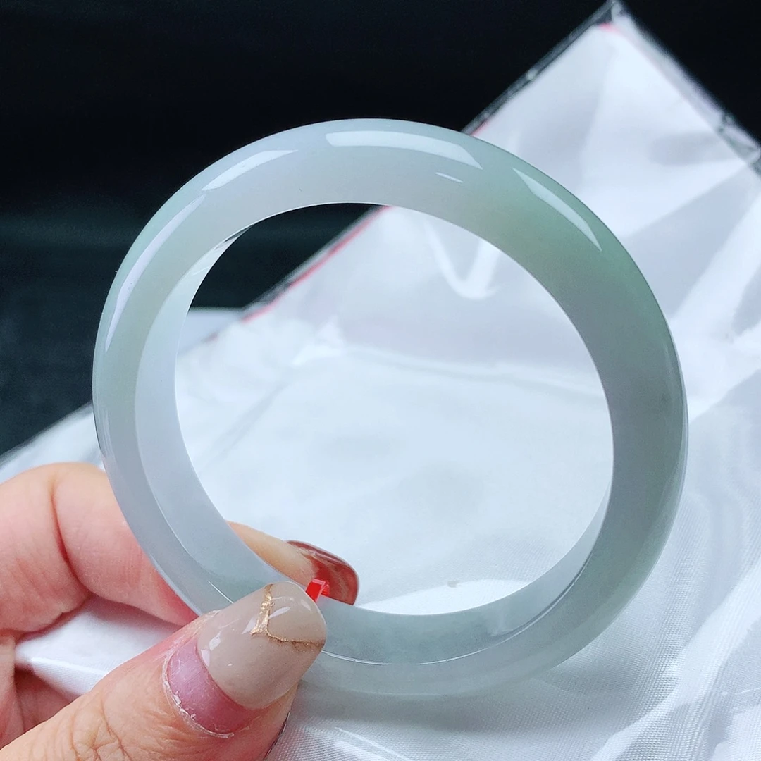 翡翠手镯未镶嵌56圈