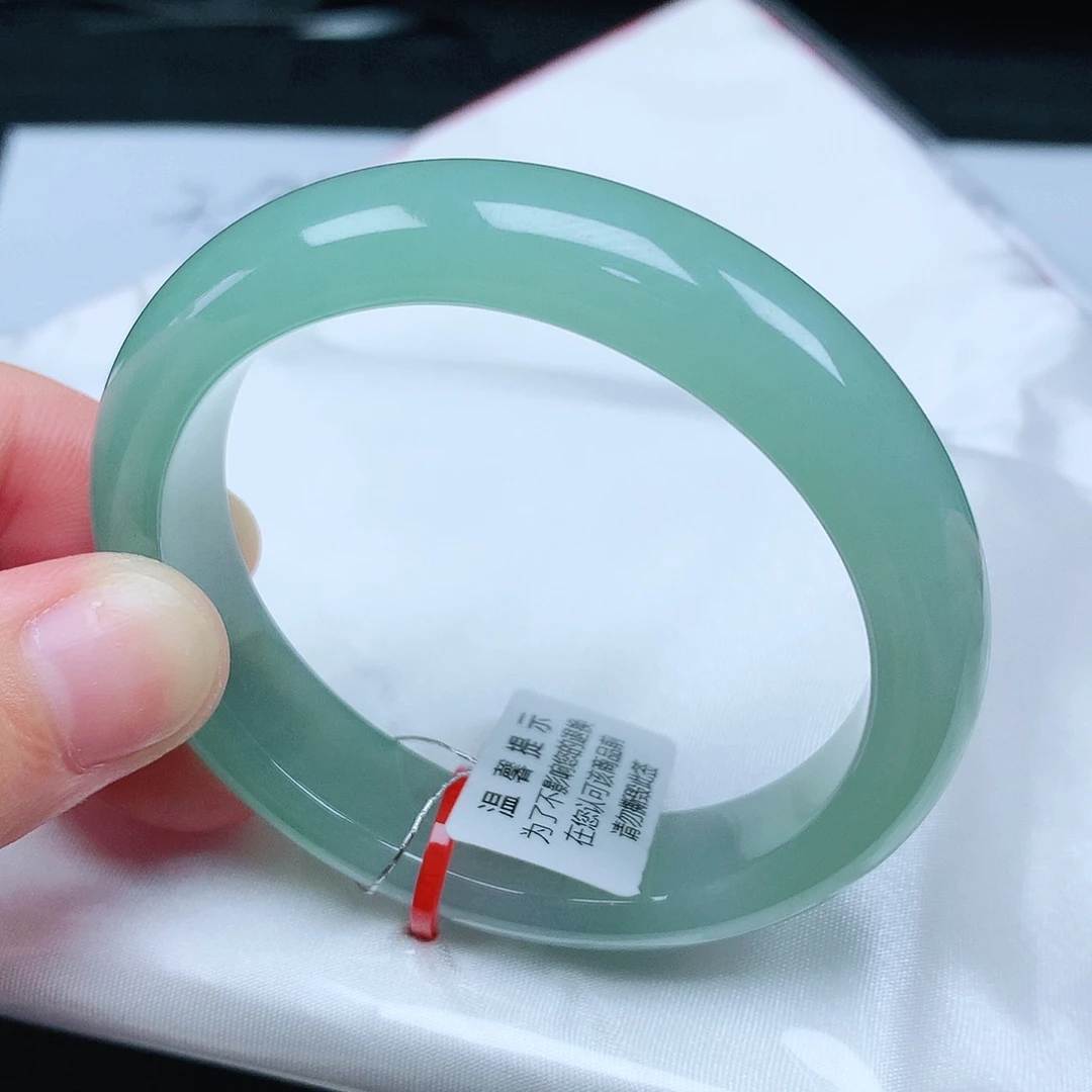 翡翠手镯未镶嵌51贵