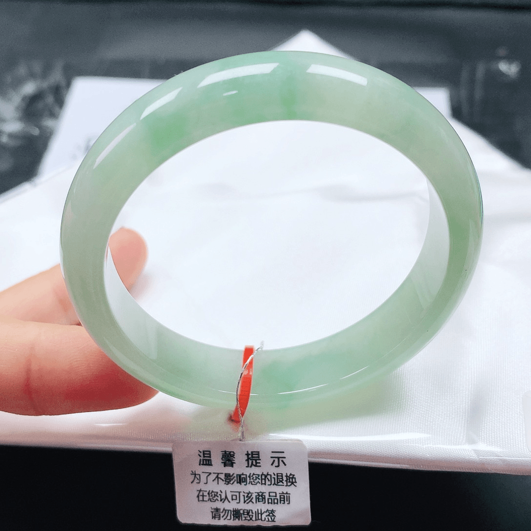翡翠手镯未镶嵌54圈