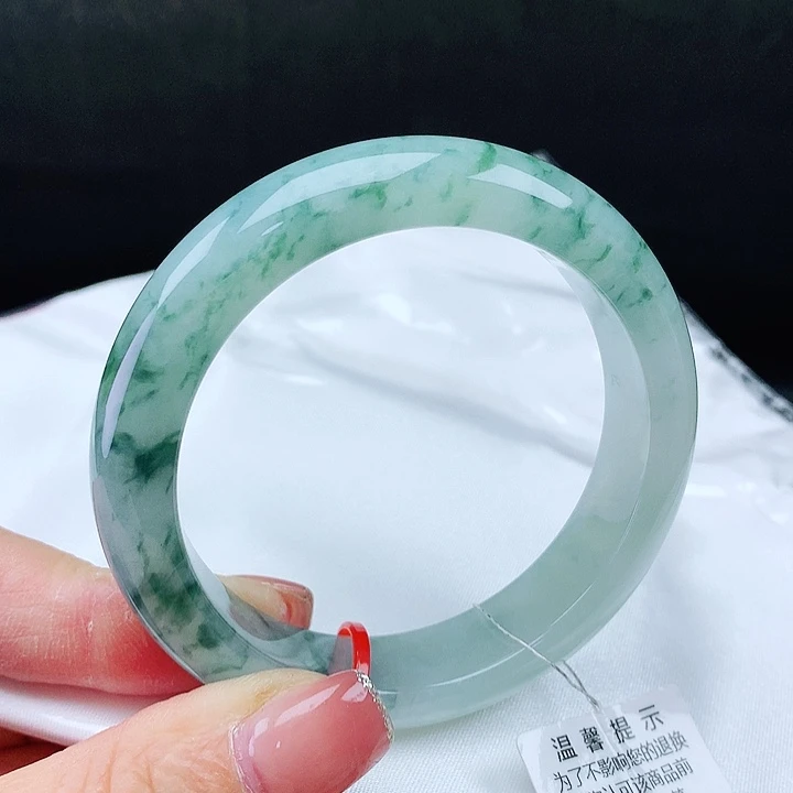 翡翠手镯未镶嵌54圈