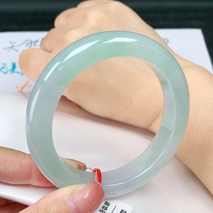 翡翠手镯未镶嵌60圈