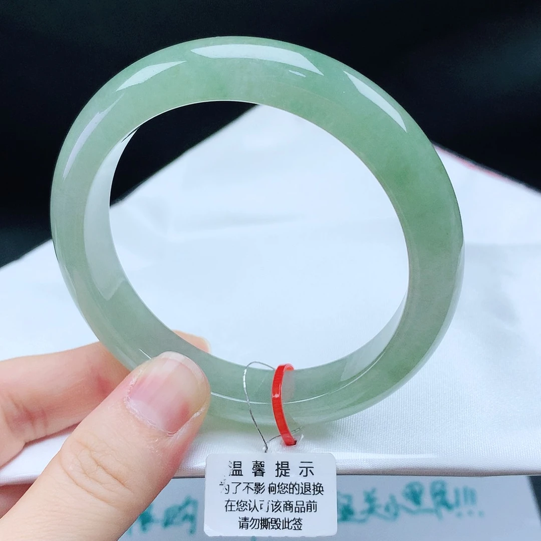 翡翠手镯未镶嵌59圈
