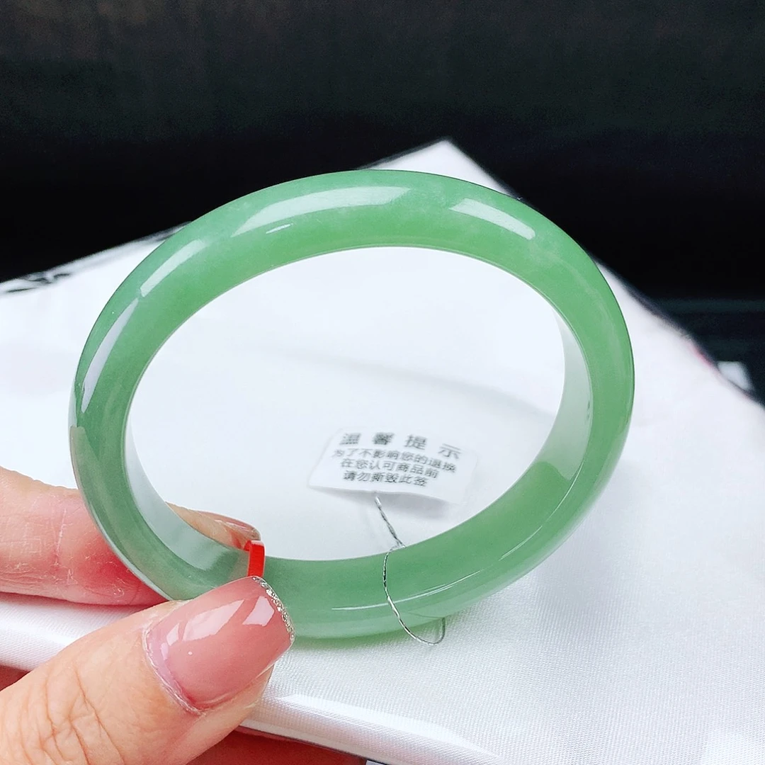 翡翠手镯未镶嵌57贵妃