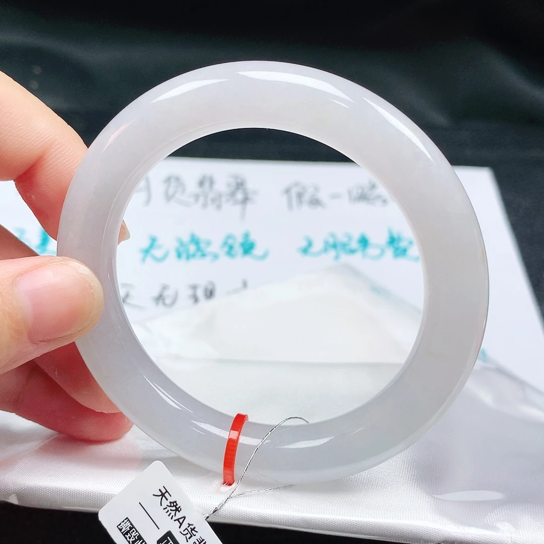 翡翠手镯未镶嵌54圈