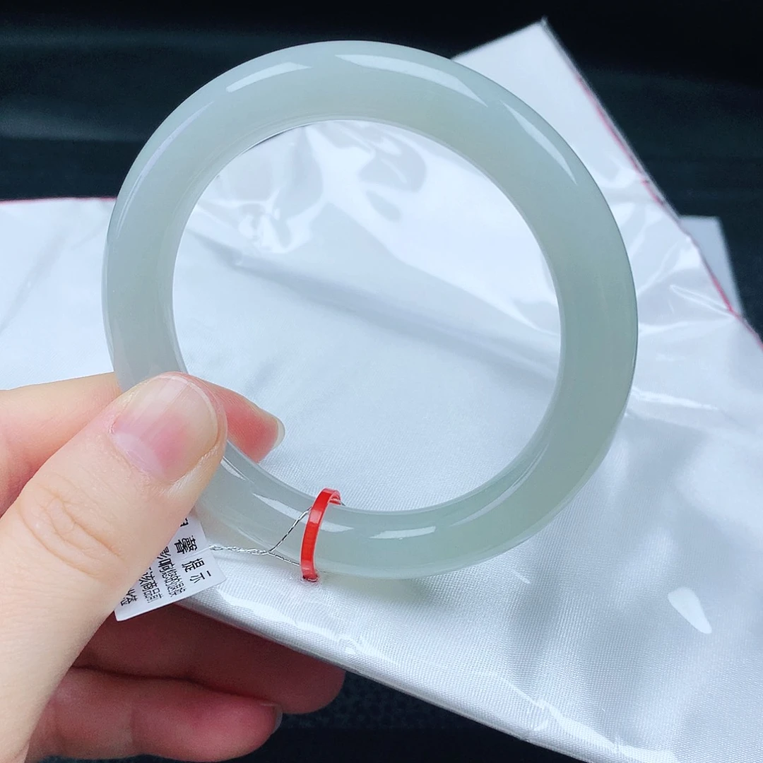 翡翠手镯未镶嵌56圈