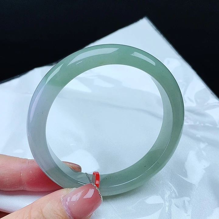 翡翠手镯未镶嵌54圈