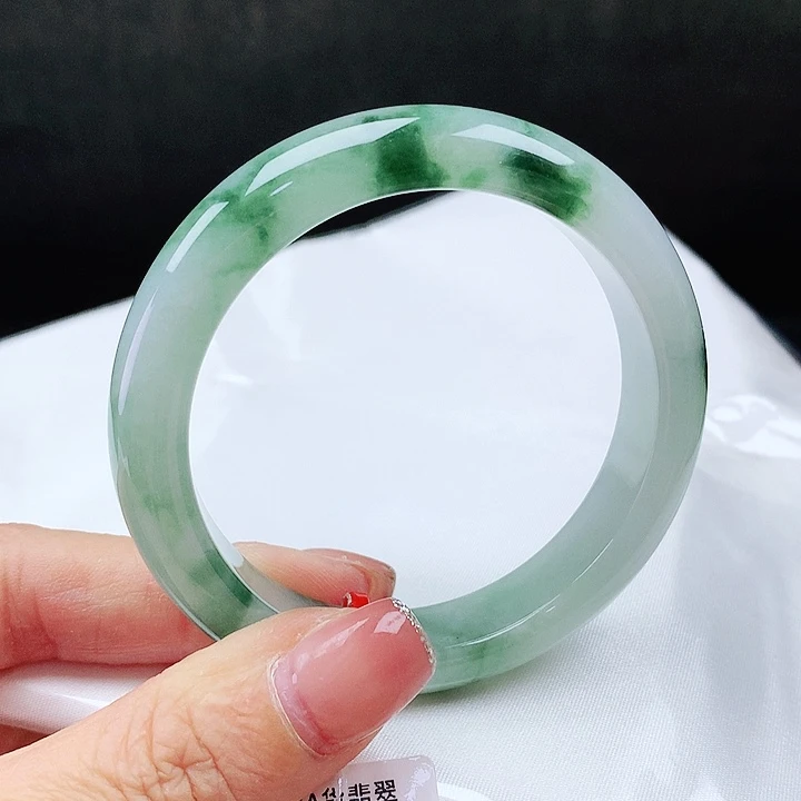 翡翠手镯未镶嵌54圈