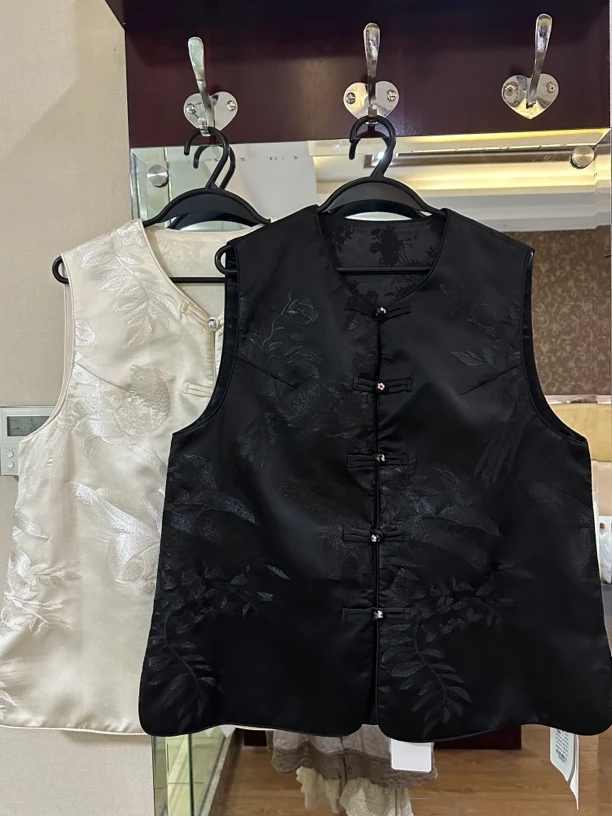 轻国风元素刺绣马甲百搭