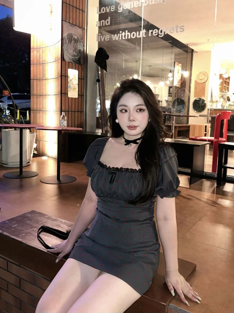 【大小姐】法式复古爱心波点方领连衣裙小众设计感高腰蕾丝拼接短裙