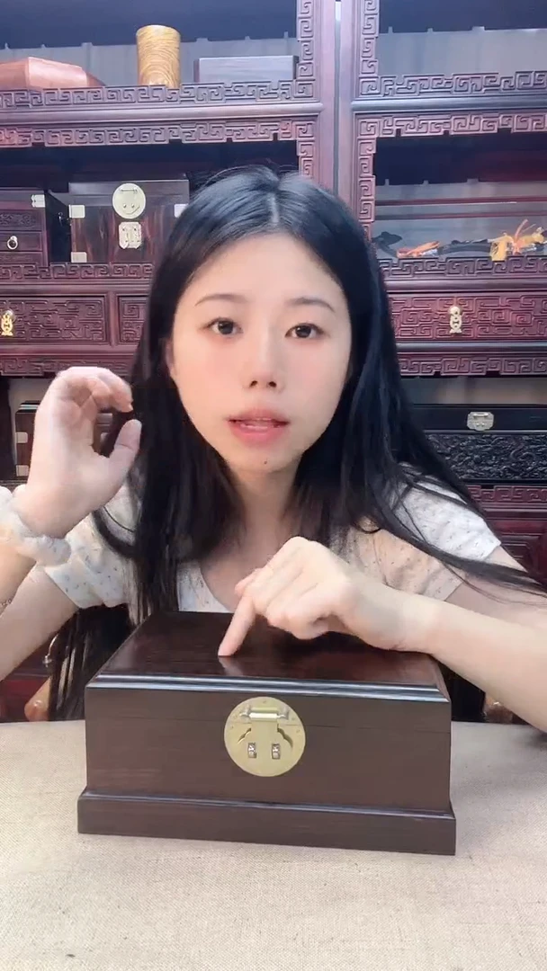 【闪购商品】红酸枝木类端景台大红酸枝全独板首饰盒