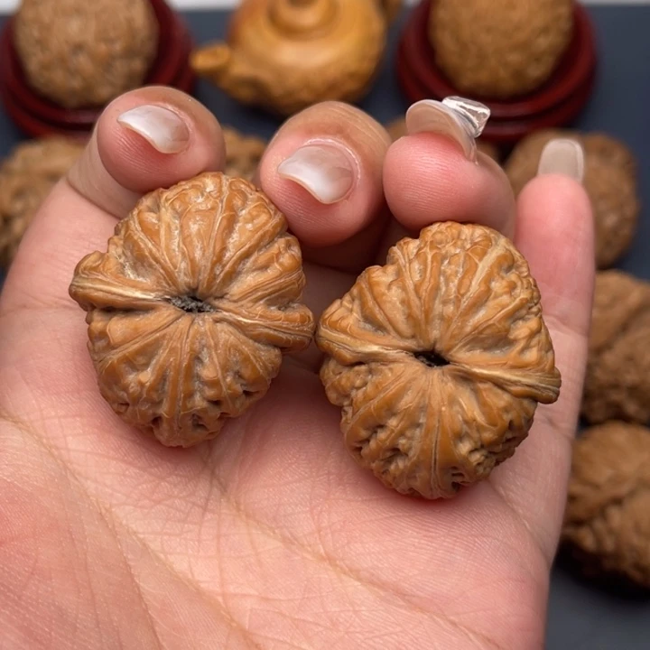 文玩核桃吊坠三**情元宝36