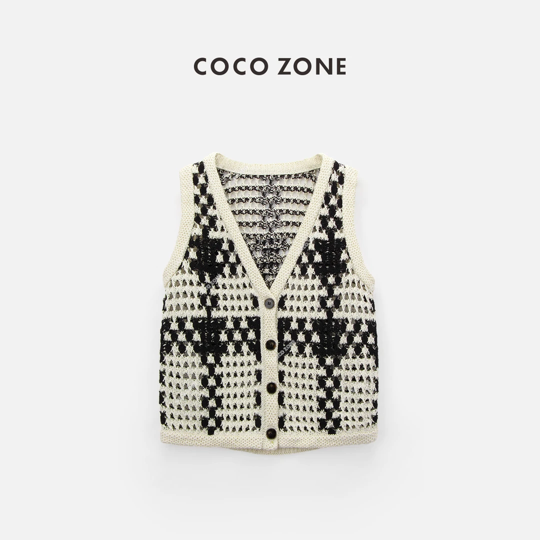 COCO ZONE 刘一一‘黑栗子’镂空设计无袖针织马夹排扣上衣CC1B1039