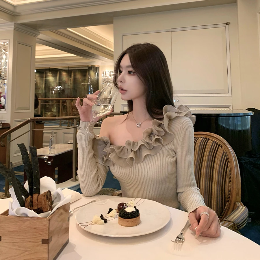 辣妹斜肩拼接荷叶花边针织衫女秋冬性感露锁骨坑条内搭打底衫上衣