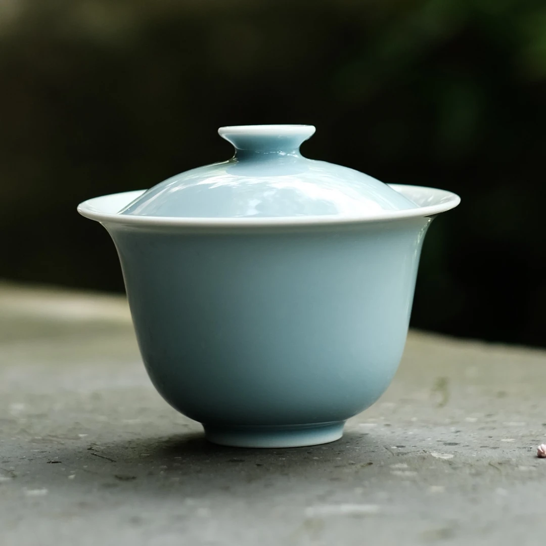 谷雨山房天蓝釉灵泽盖碗