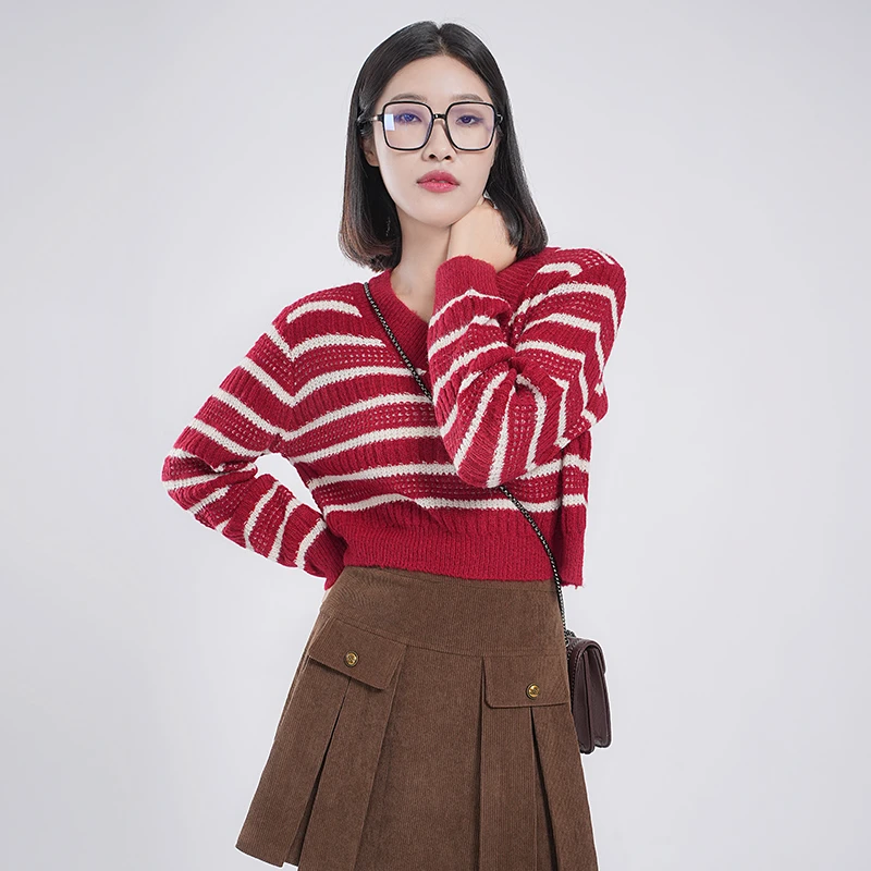 朵拉格格24秋冬V领百搭减龄学院风安卡拉红条纹毛衣优雅气质复古