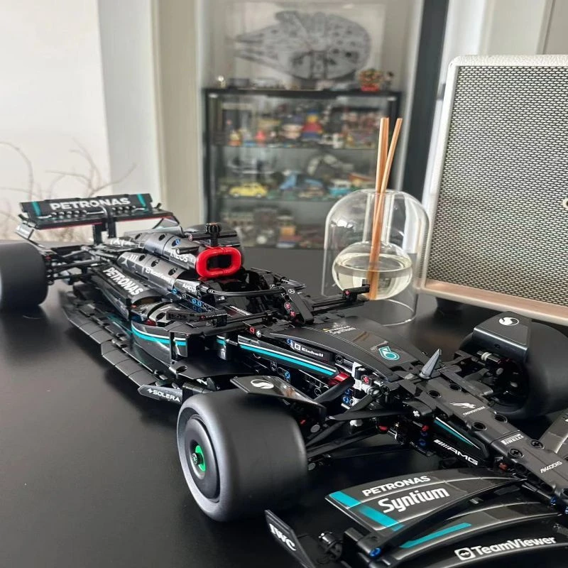 大型拼装积木1比8梅赛德斯大奔驰F1方程式赛车大型拼装玩具跑车