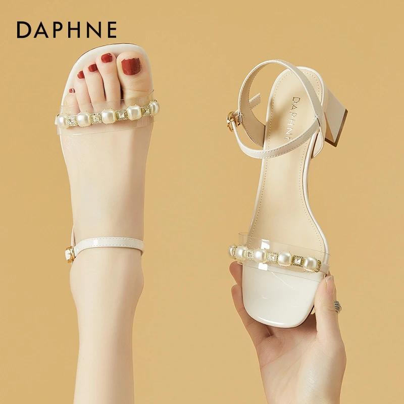 达芙妮露趾一字扣粗跟凉鞋女夏季2025新仙女风配裙子气质高跟凉鞋