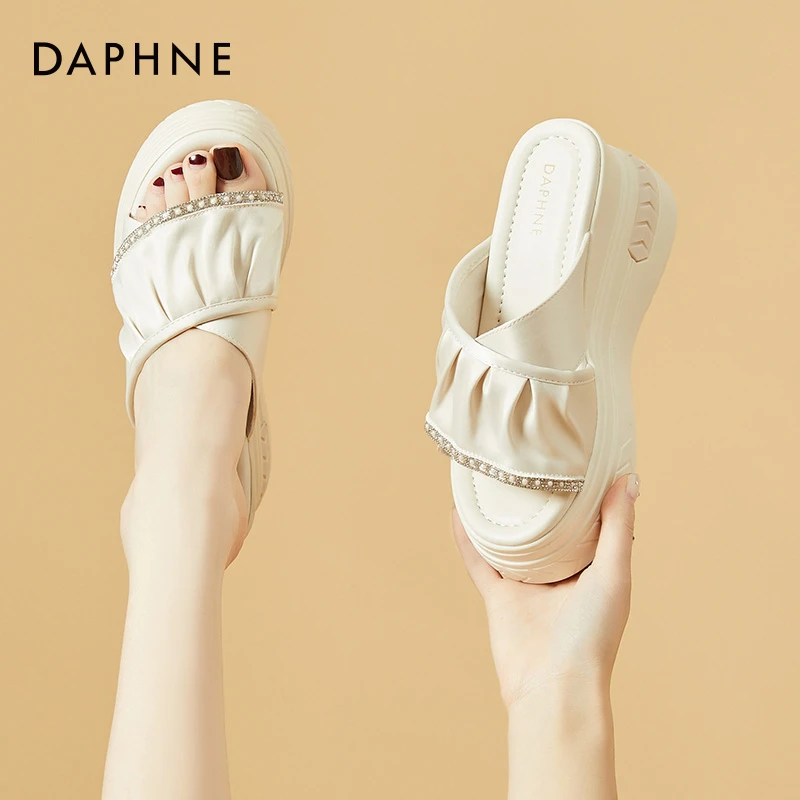 达芙妮网红厚底凉鞋子外穿夏季女2025年新款坡跟小个子增高凉拖鞋