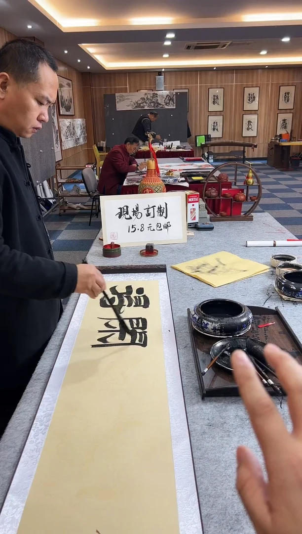 【闪购商品】尹腾蛟-四尺对开仿古龙纹-鸿运当头