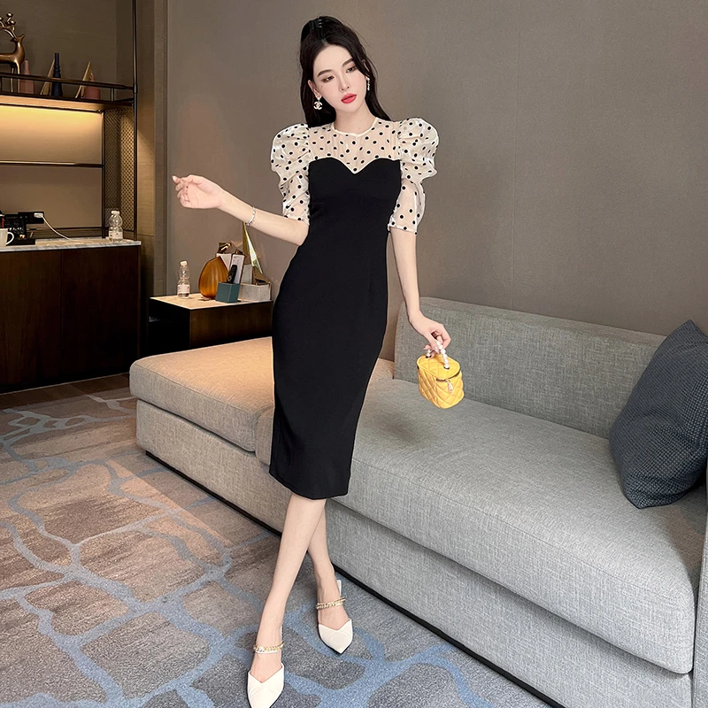 短袖波点泡泡袖黑色连衣裙法式修身高高档圆领弹力遮肉裙10065