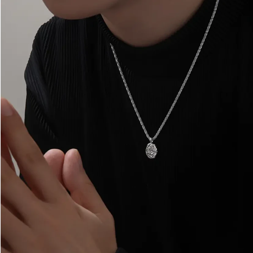 钛钢项链 日韩时尚潮流波光粼粼圆牌吊坠项链ins轻奢小众男生配饰