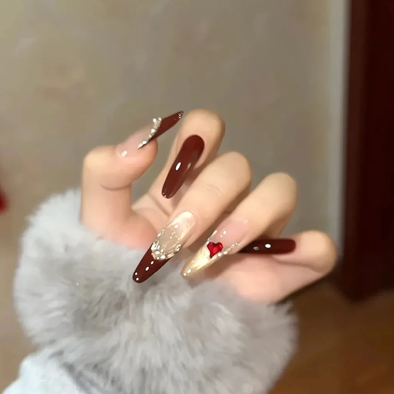 推荐浪漫国度细狗穿戴甲长款红色法式锆石碎钻新年美甲可拆卸甲片