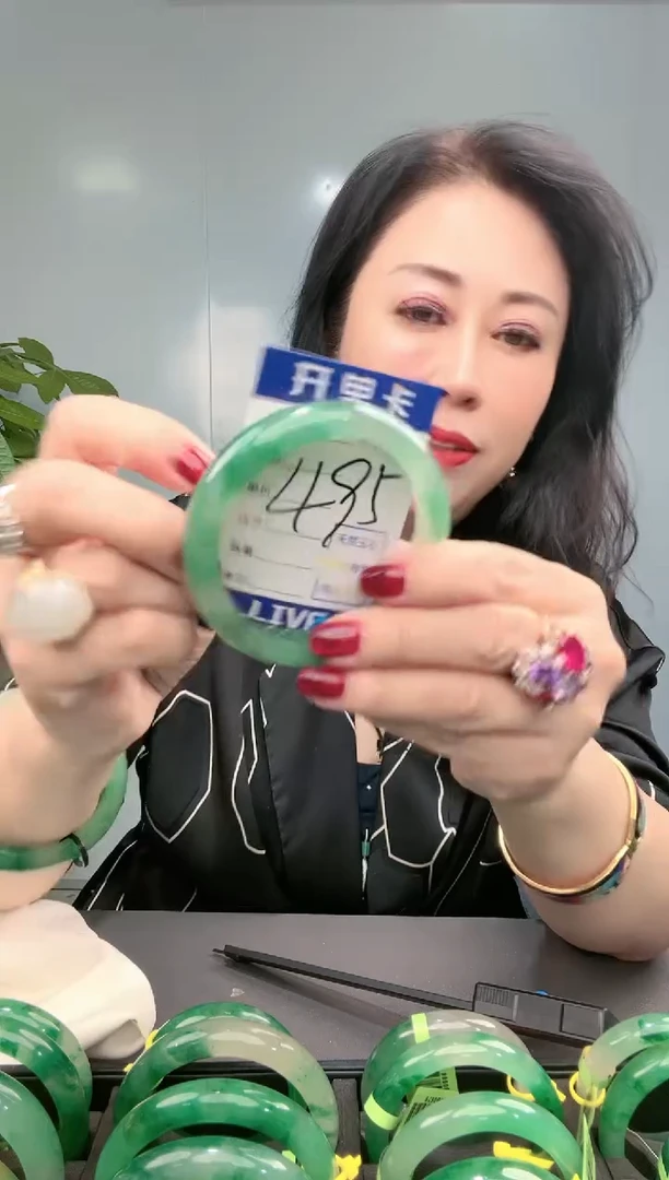 【闪购商品】石英质玉手镯未镶嵌非洲翠